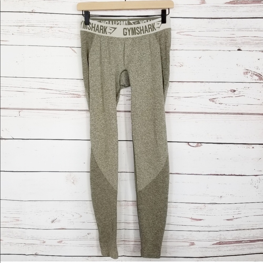 Like brand new! Medium khaki gym shark flex leggings!